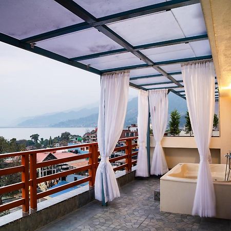 Hotel Pokhara Alpine And Springs Esterno foto