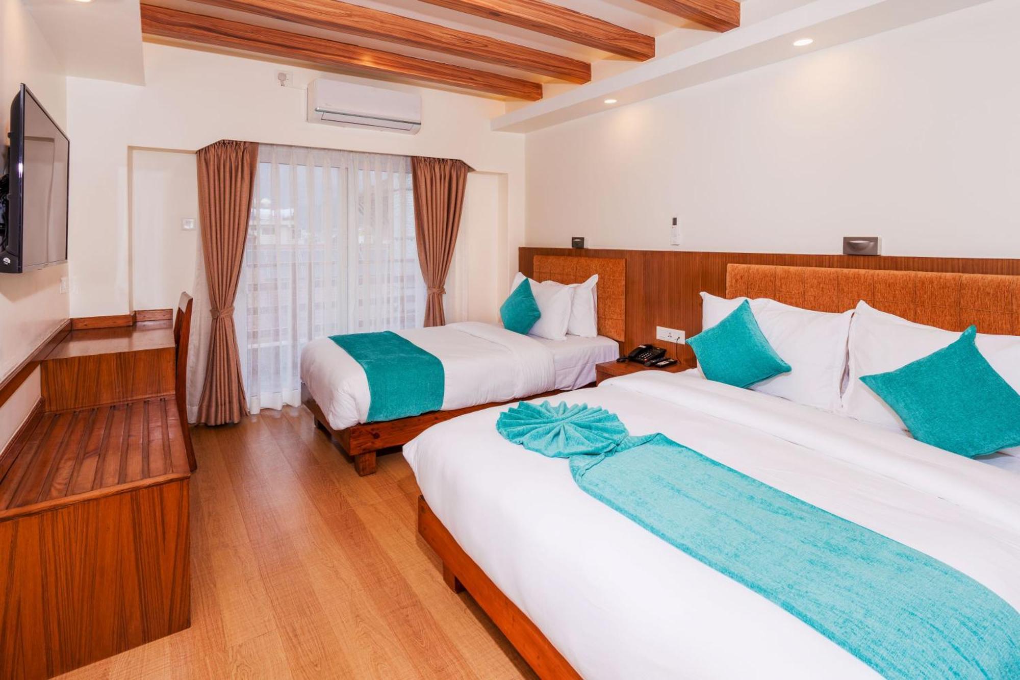 Hotel Pokhara Alpine And Springs Esterno foto