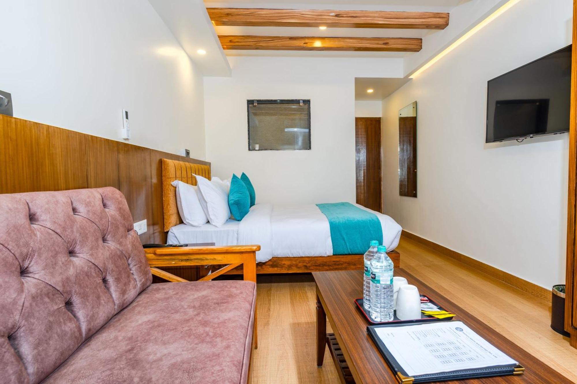 Hotel Pokhara Alpine And Springs Esterno foto