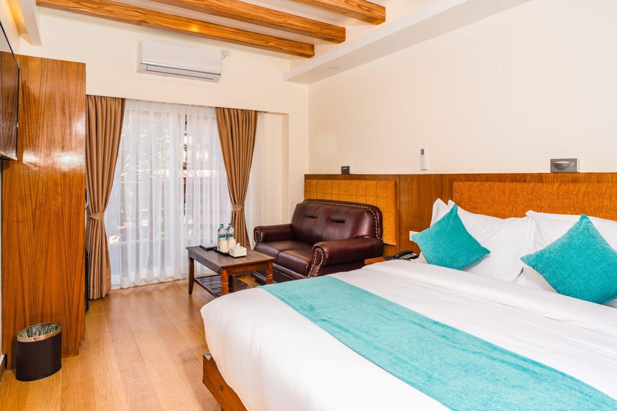 Hotel Pokhara Alpine And Springs Esterno foto