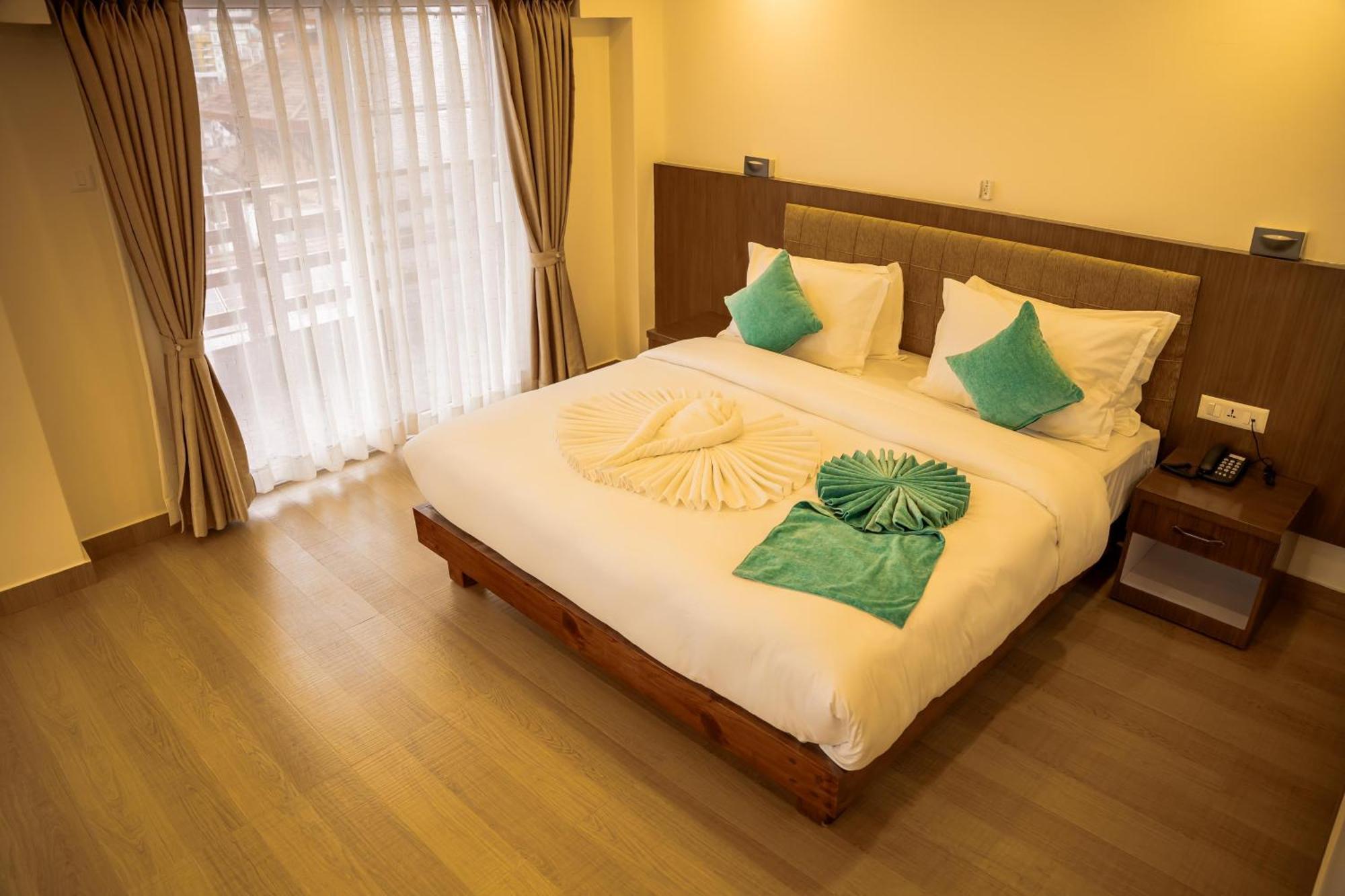 Hotel Pokhara Alpine And Springs Esterno foto