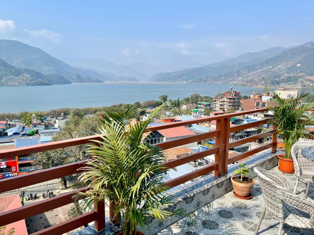 Hotel Pokhara Alpine And Springs Esterno foto