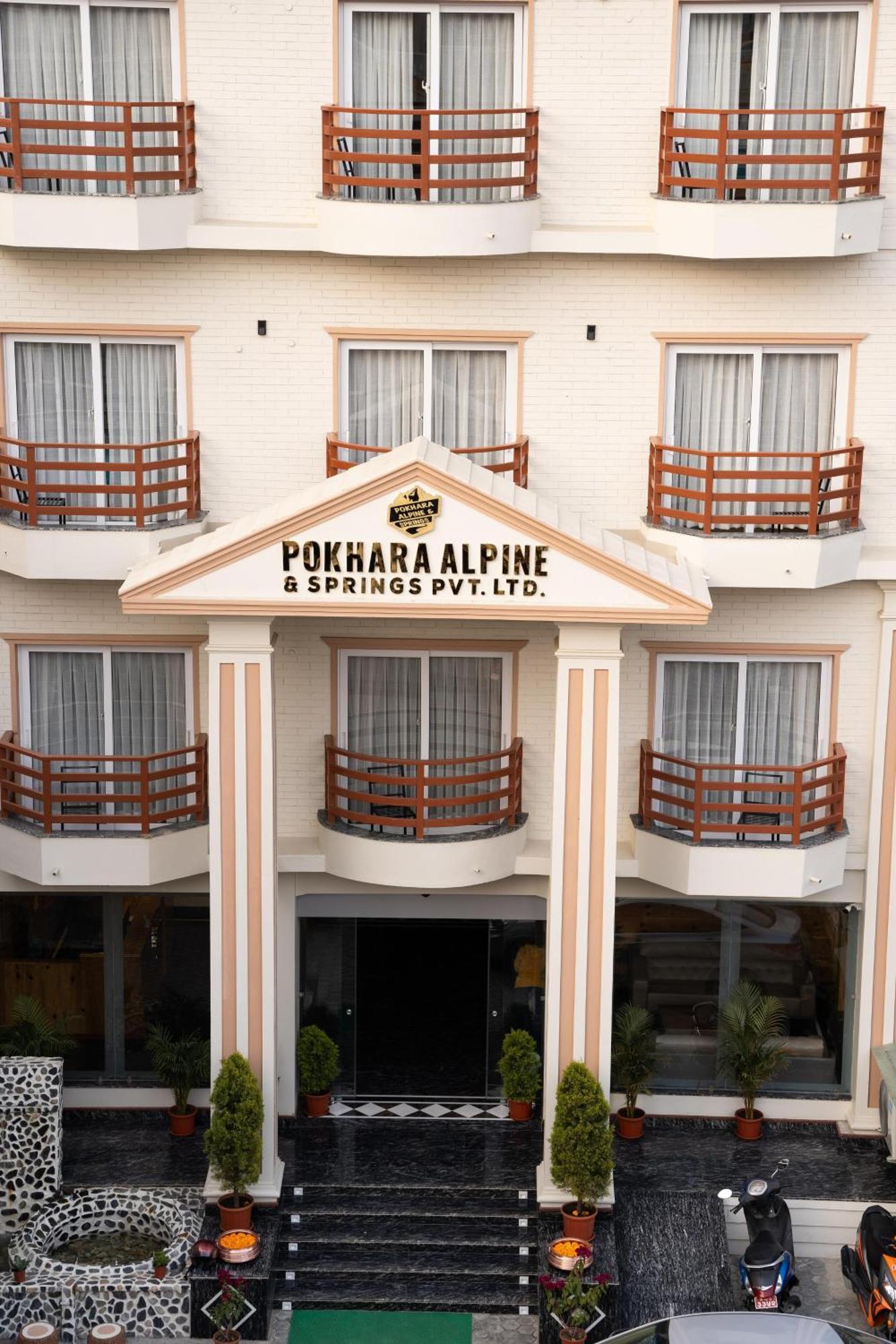 Hotel Pokhara Alpine And Springs Esterno foto
