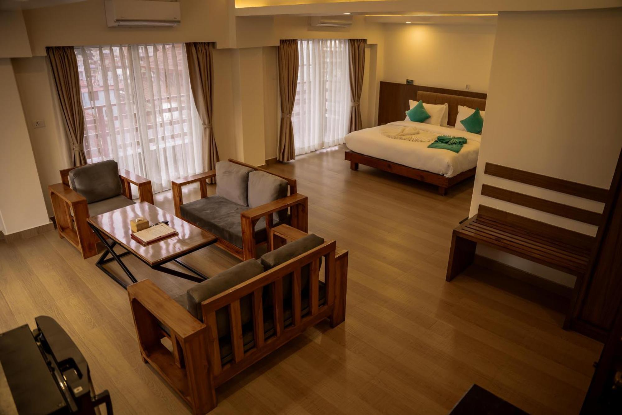 Hotel Pokhara Alpine And Springs Esterno foto