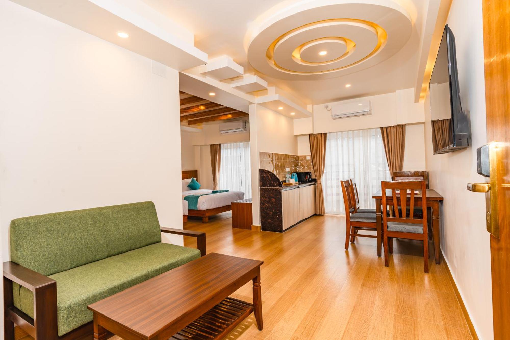 Hotel Pokhara Alpine And Springs Esterno foto