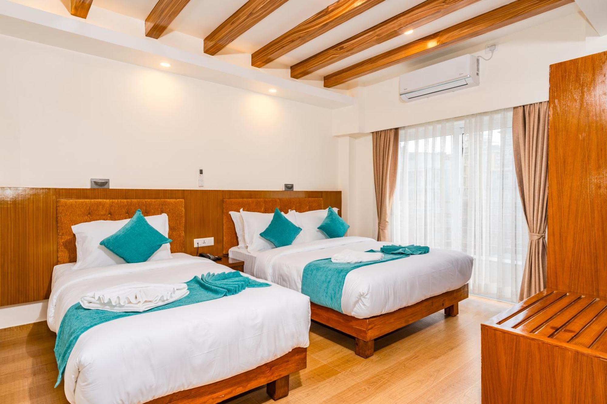 Hotel Pokhara Alpine And Springs Esterno foto