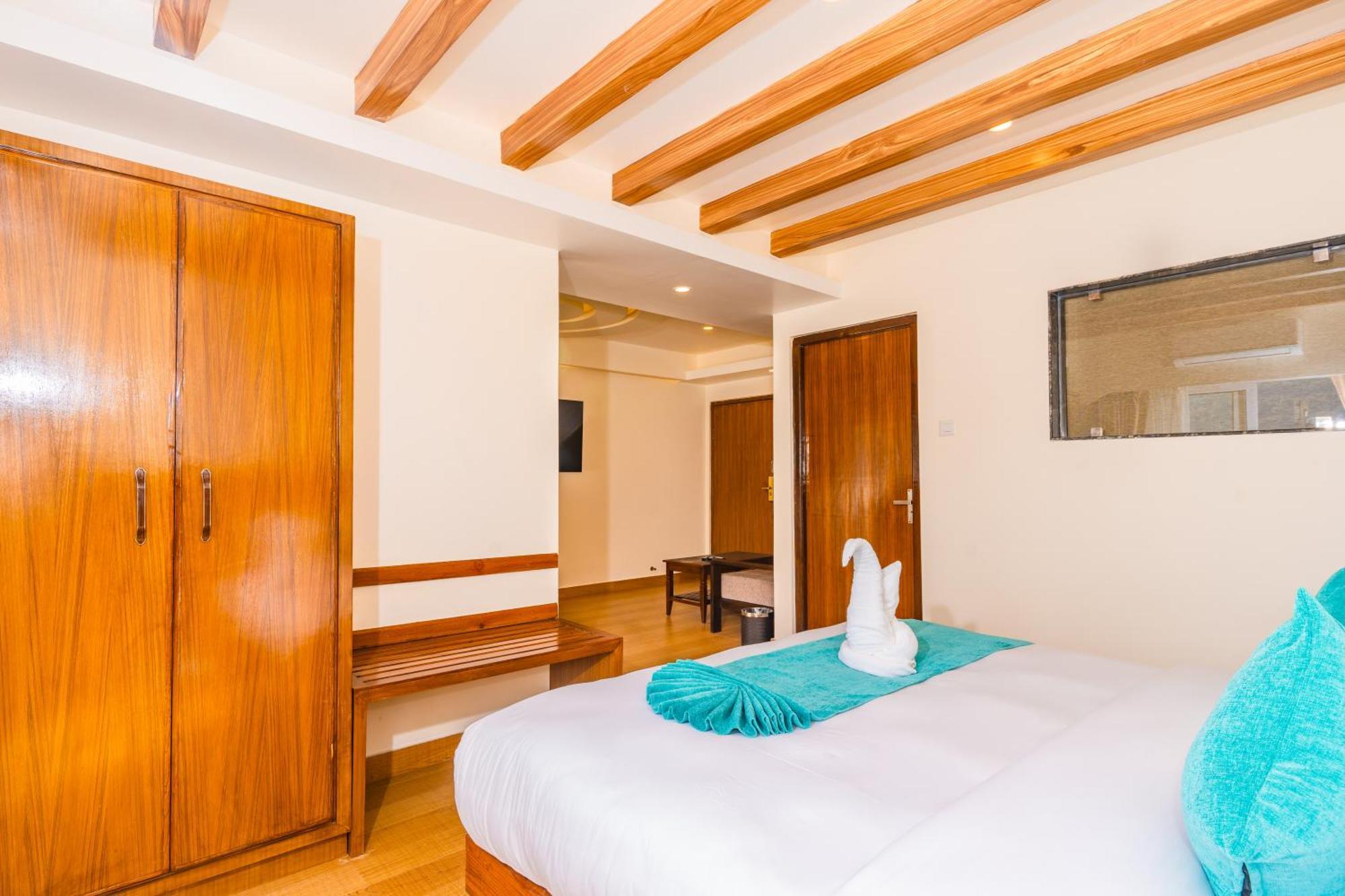 Hotel Pokhara Alpine And Springs Esterno foto