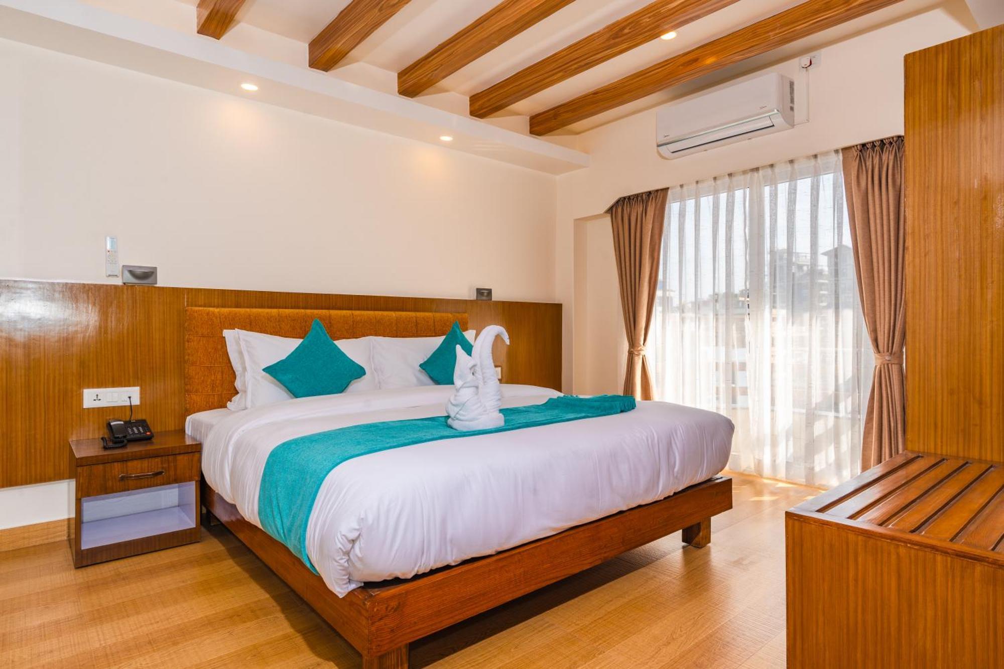 Hotel Pokhara Alpine And Springs Esterno foto