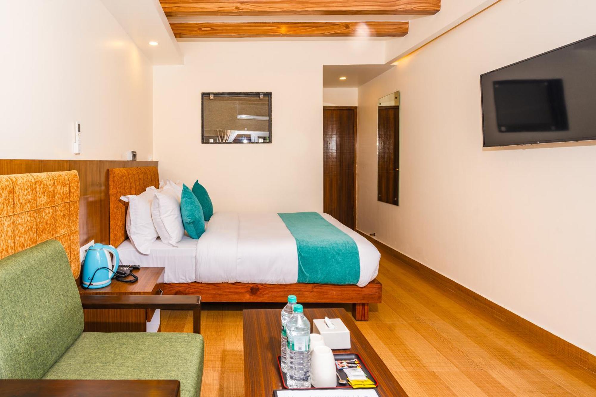 Hotel Pokhara Alpine And Springs Esterno foto