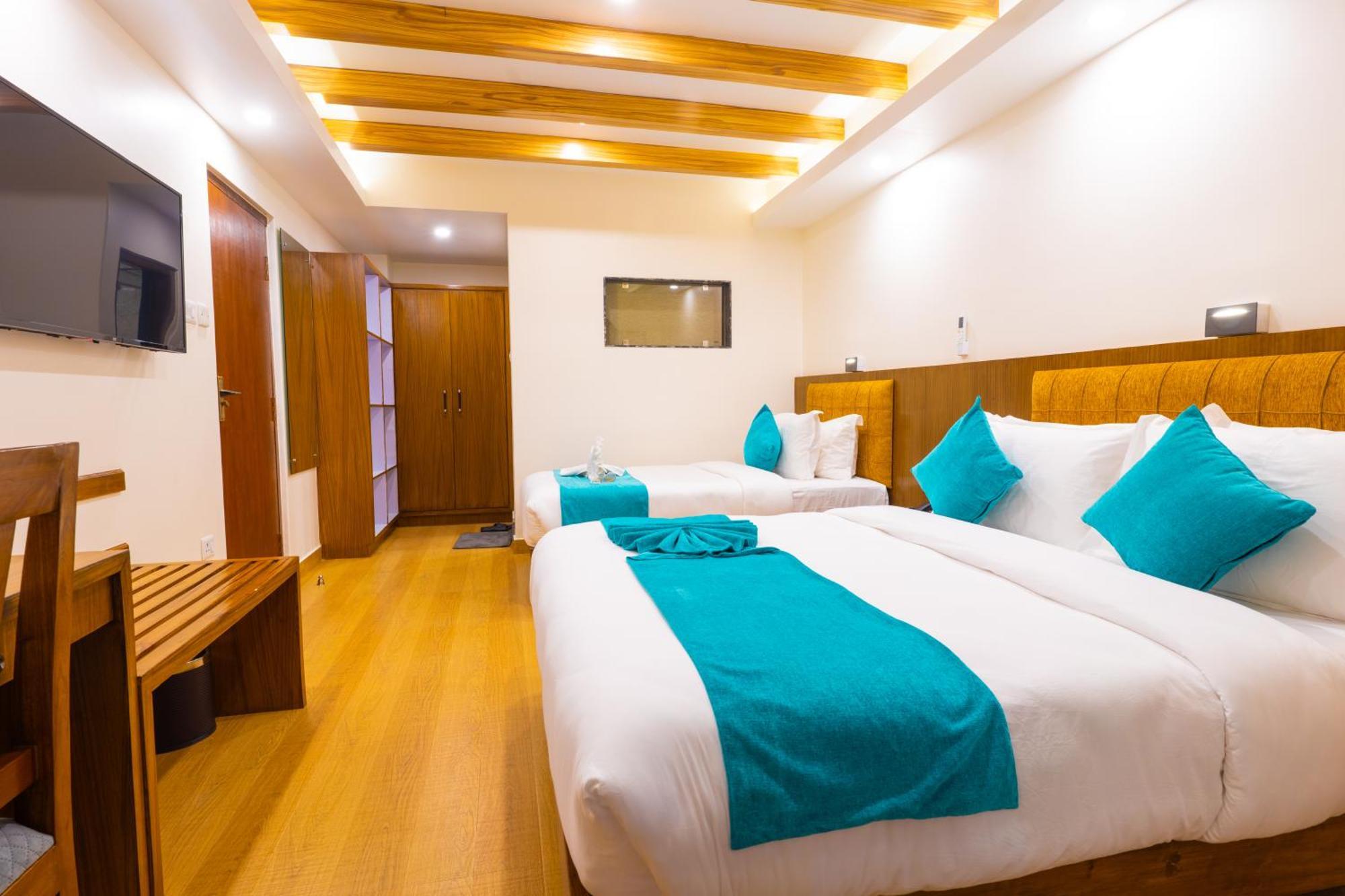 Hotel Pokhara Alpine And Springs Esterno foto