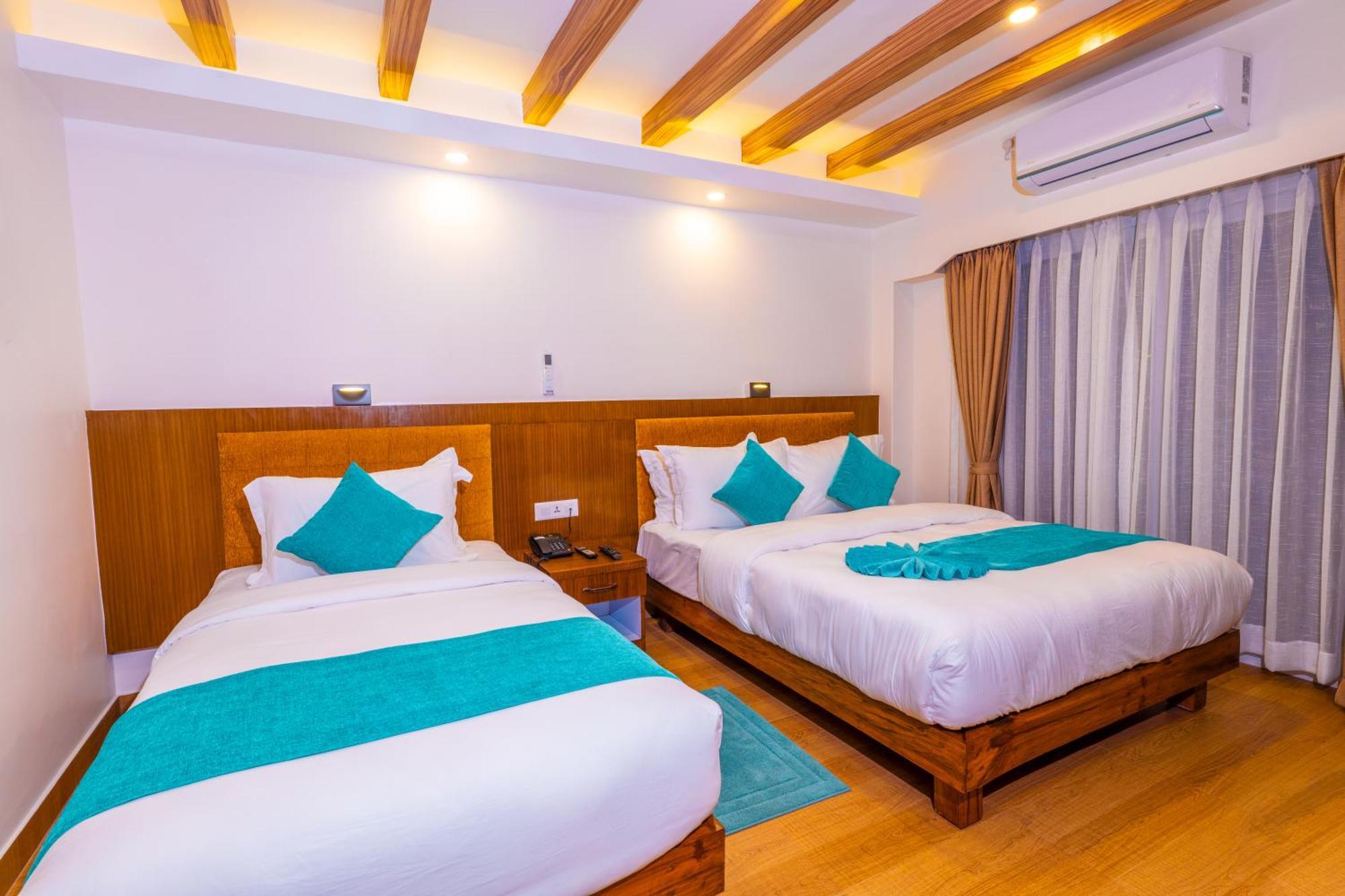Hotel Pokhara Alpine And Springs Esterno foto