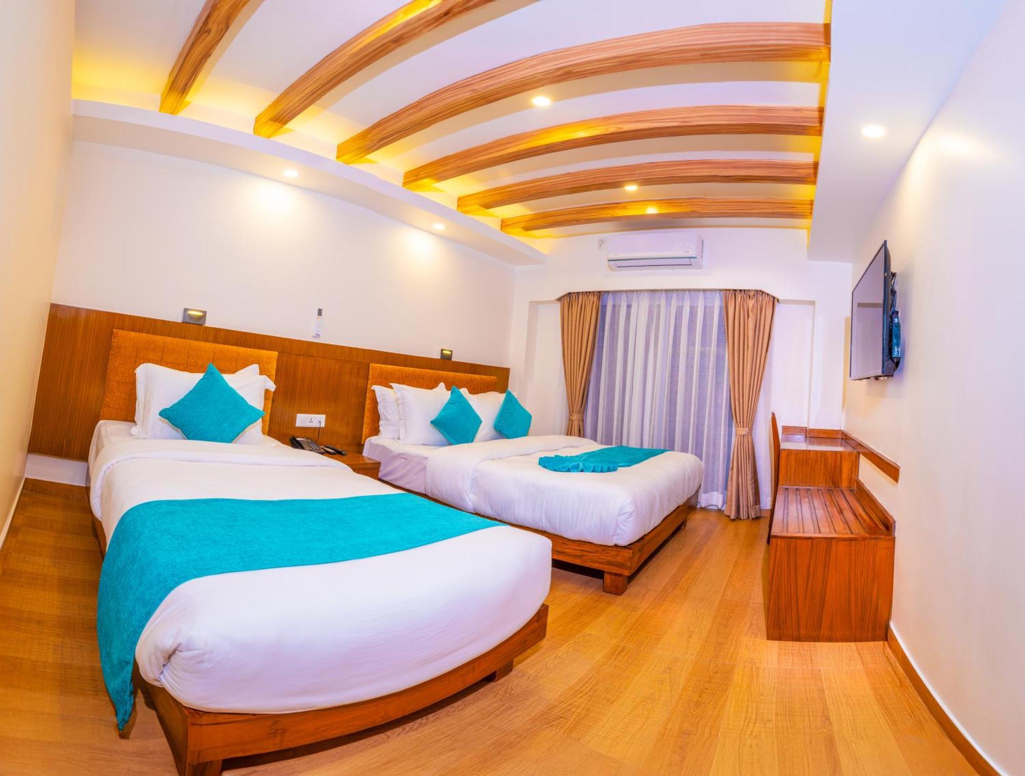Hotel Pokhara Alpine And Springs Esterno foto