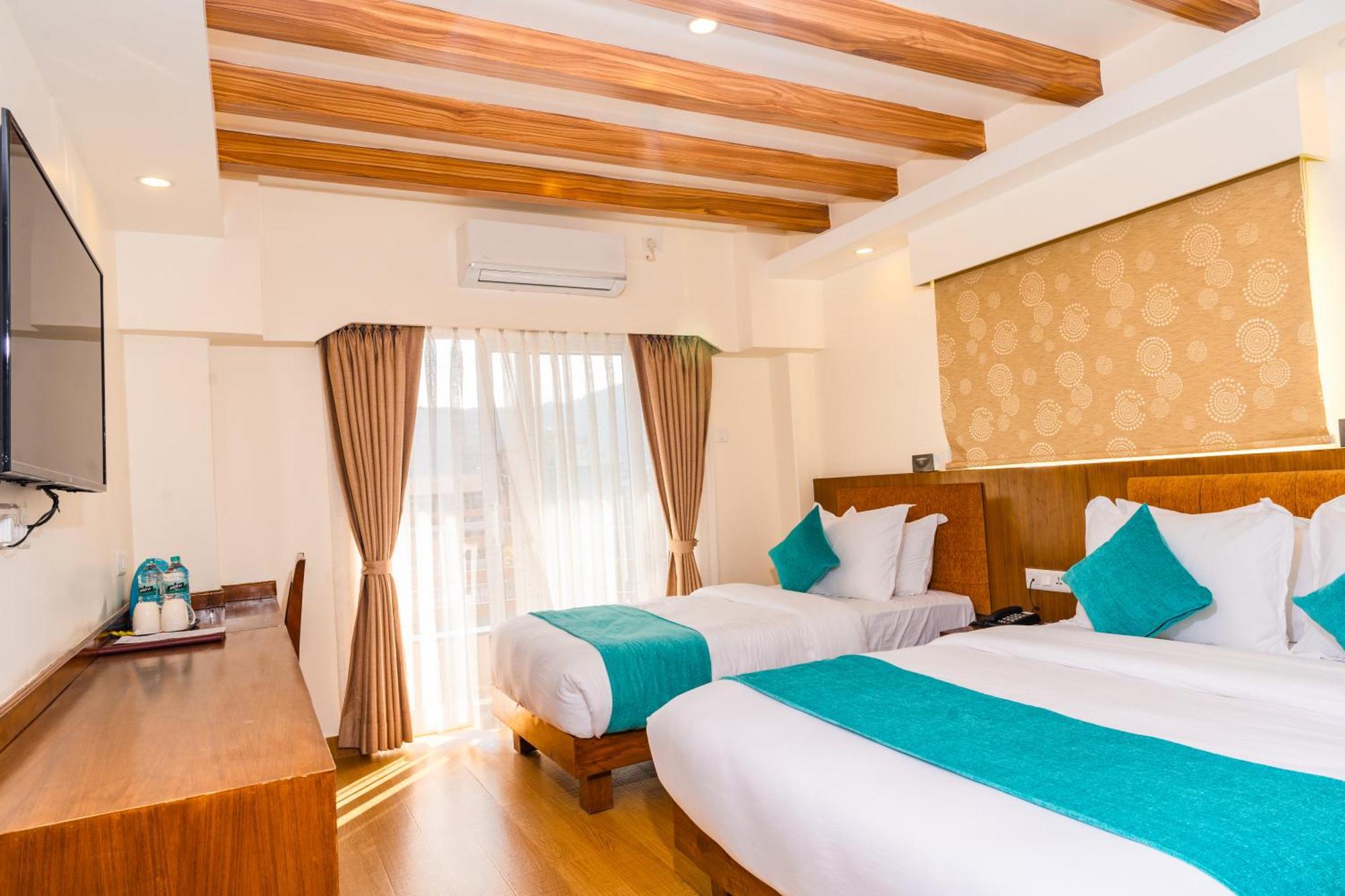 Hotel Pokhara Alpine And Springs Esterno foto