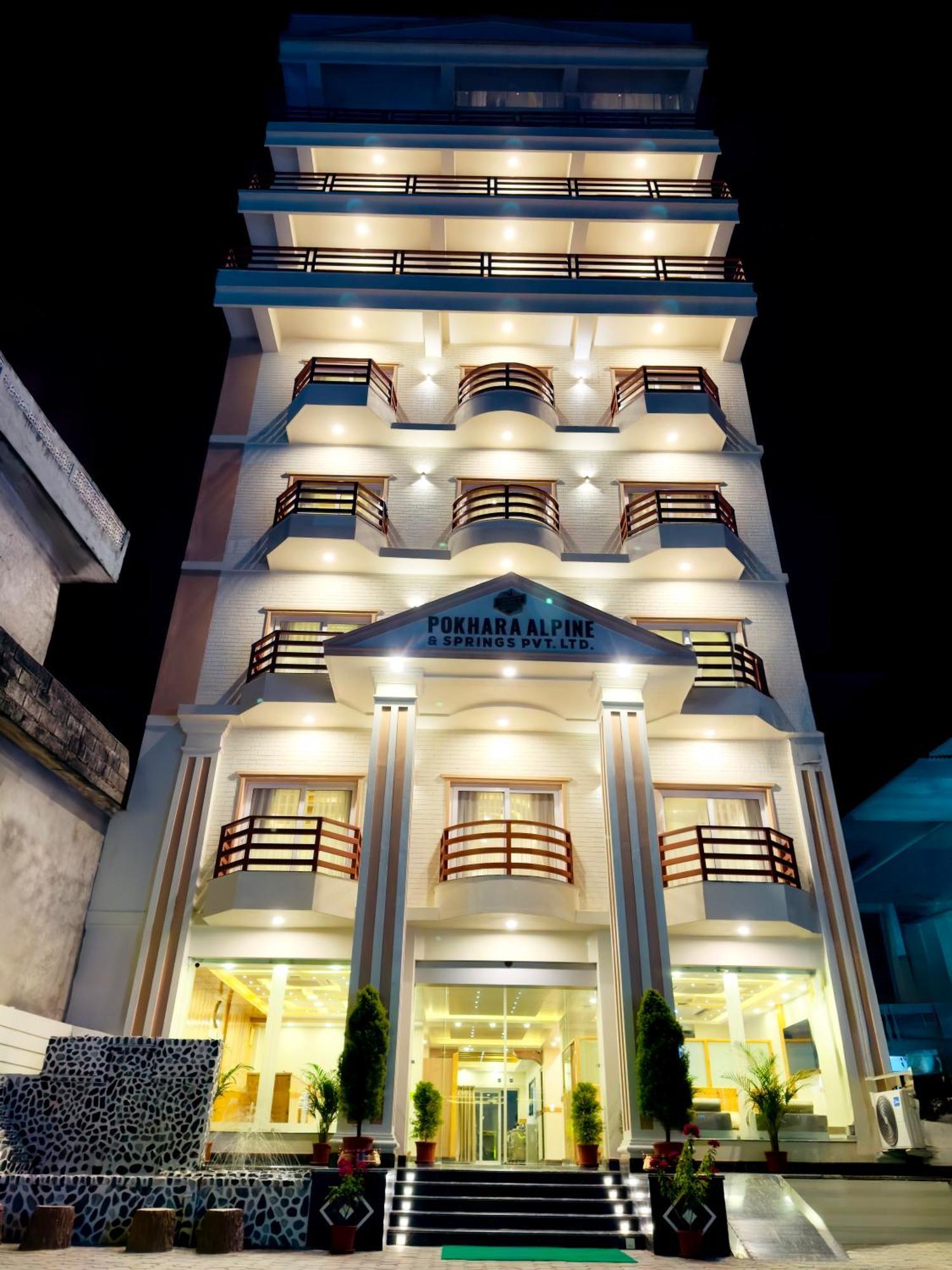 Hotel Pokhara Alpine And Springs Esterno foto