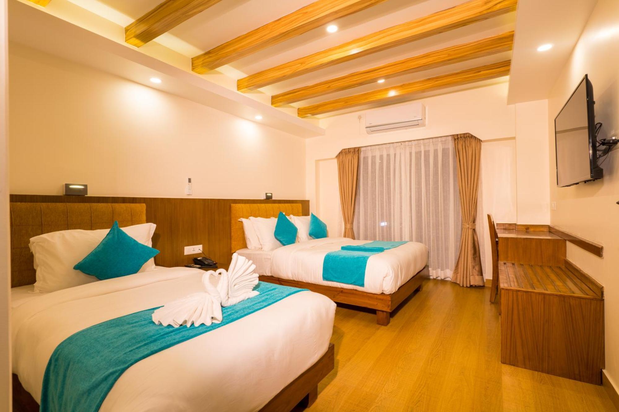 Hotel Pokhara Alpine And Springs Esterno foto