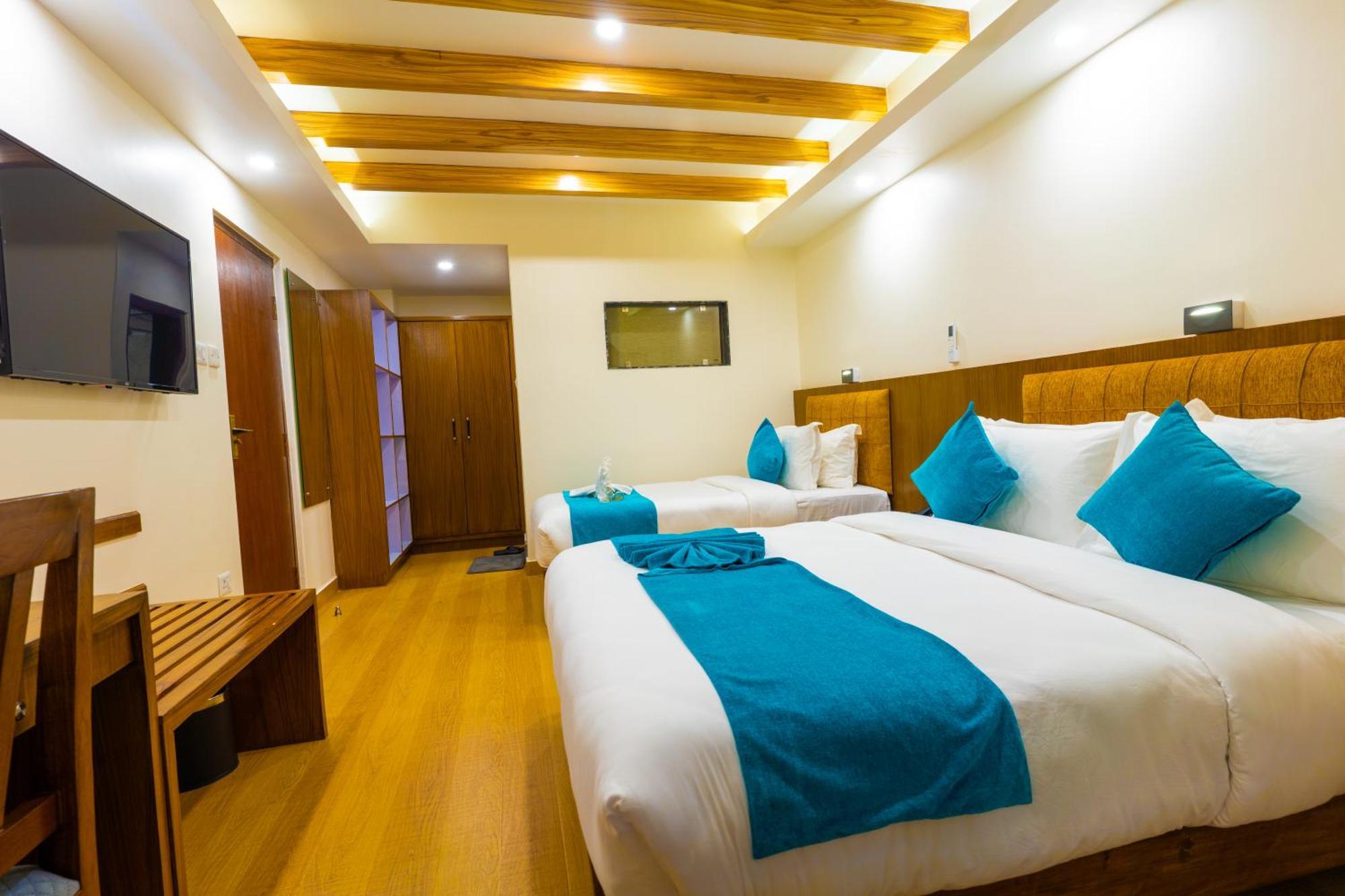 Hotel Pokhara Alpine And Springs Esterno foto
