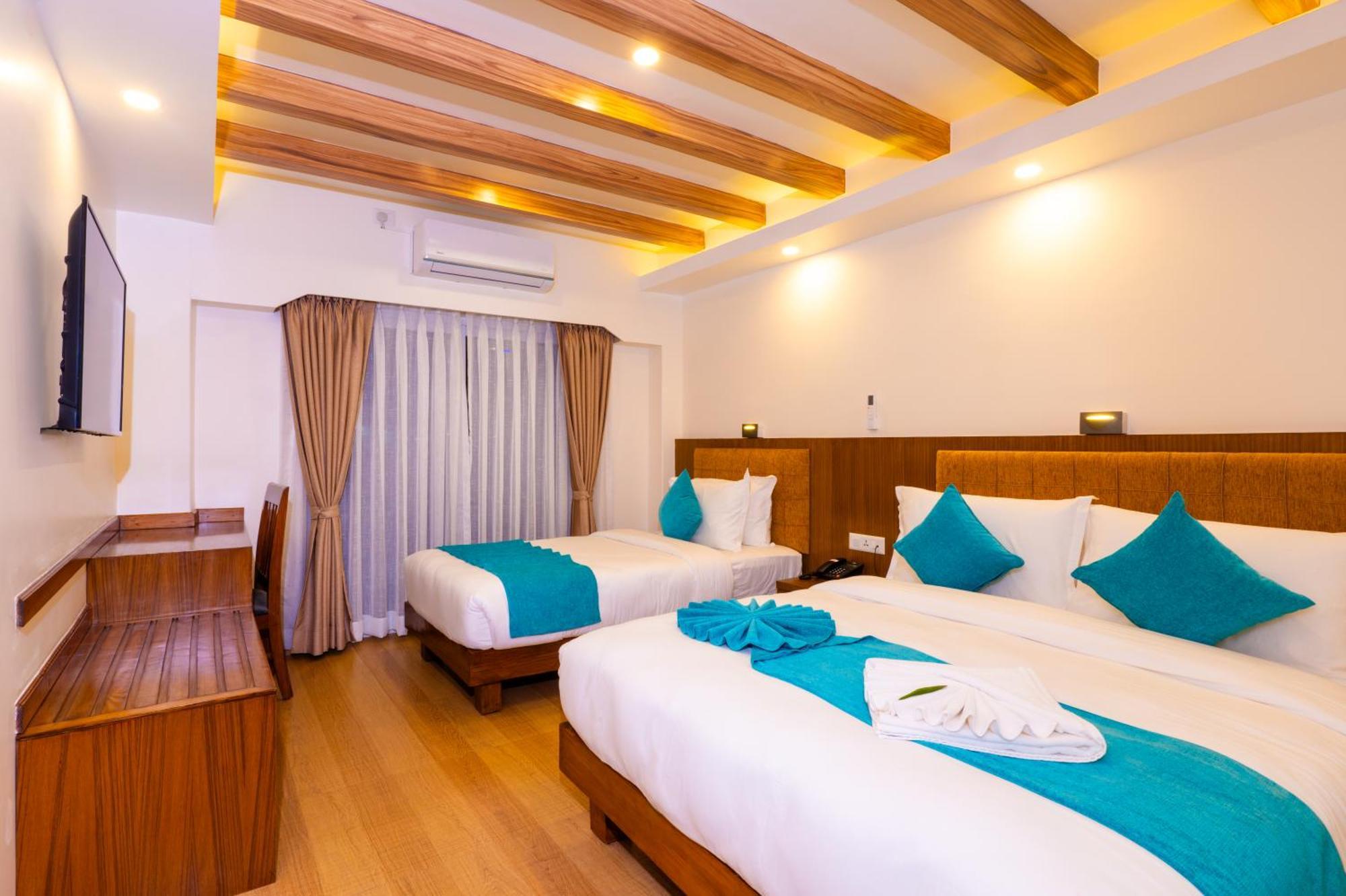 Hotel Pokhara Alpine And Springs Esterno foto