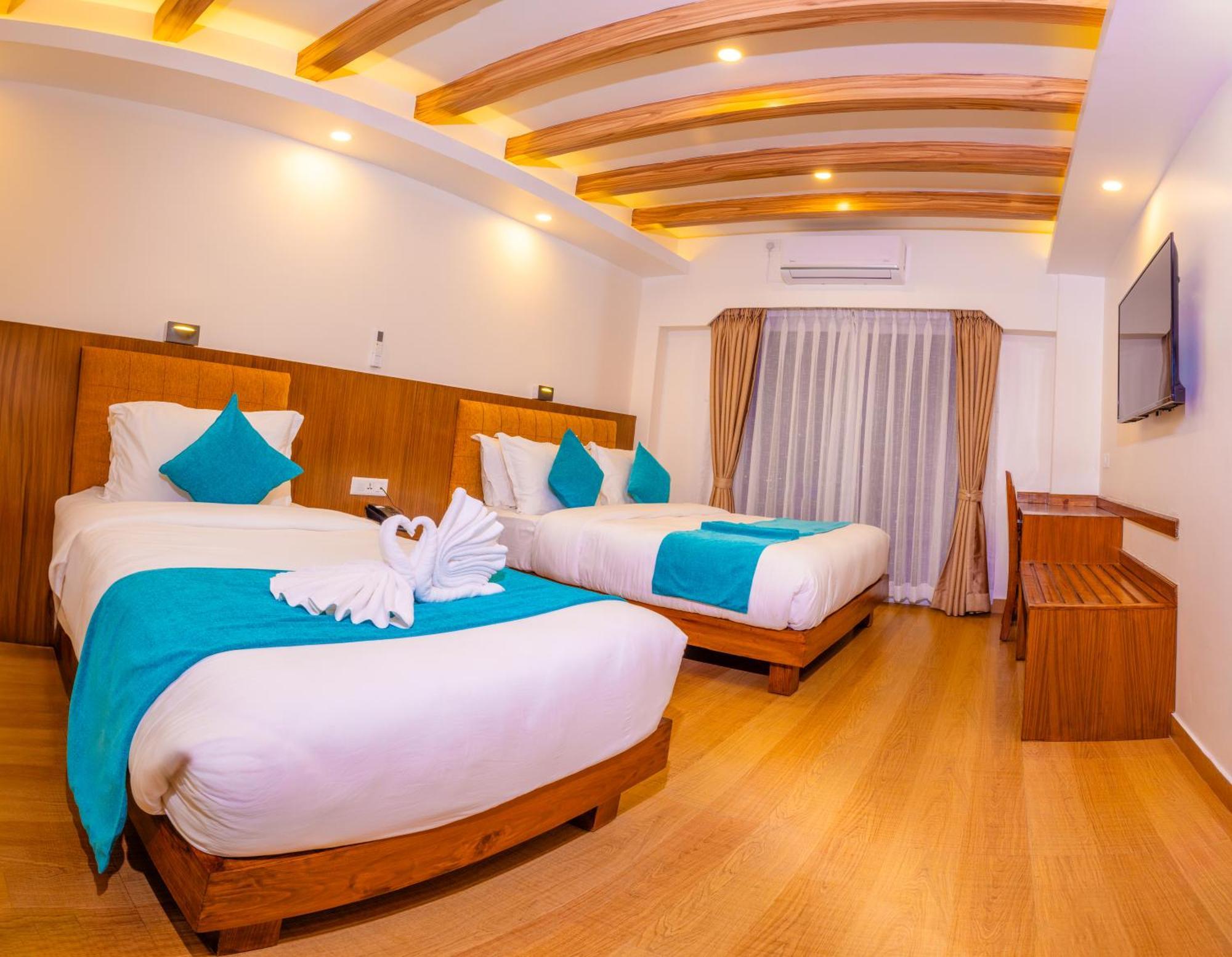 Hotel Pokhara Alpine And Springs Esterno foto