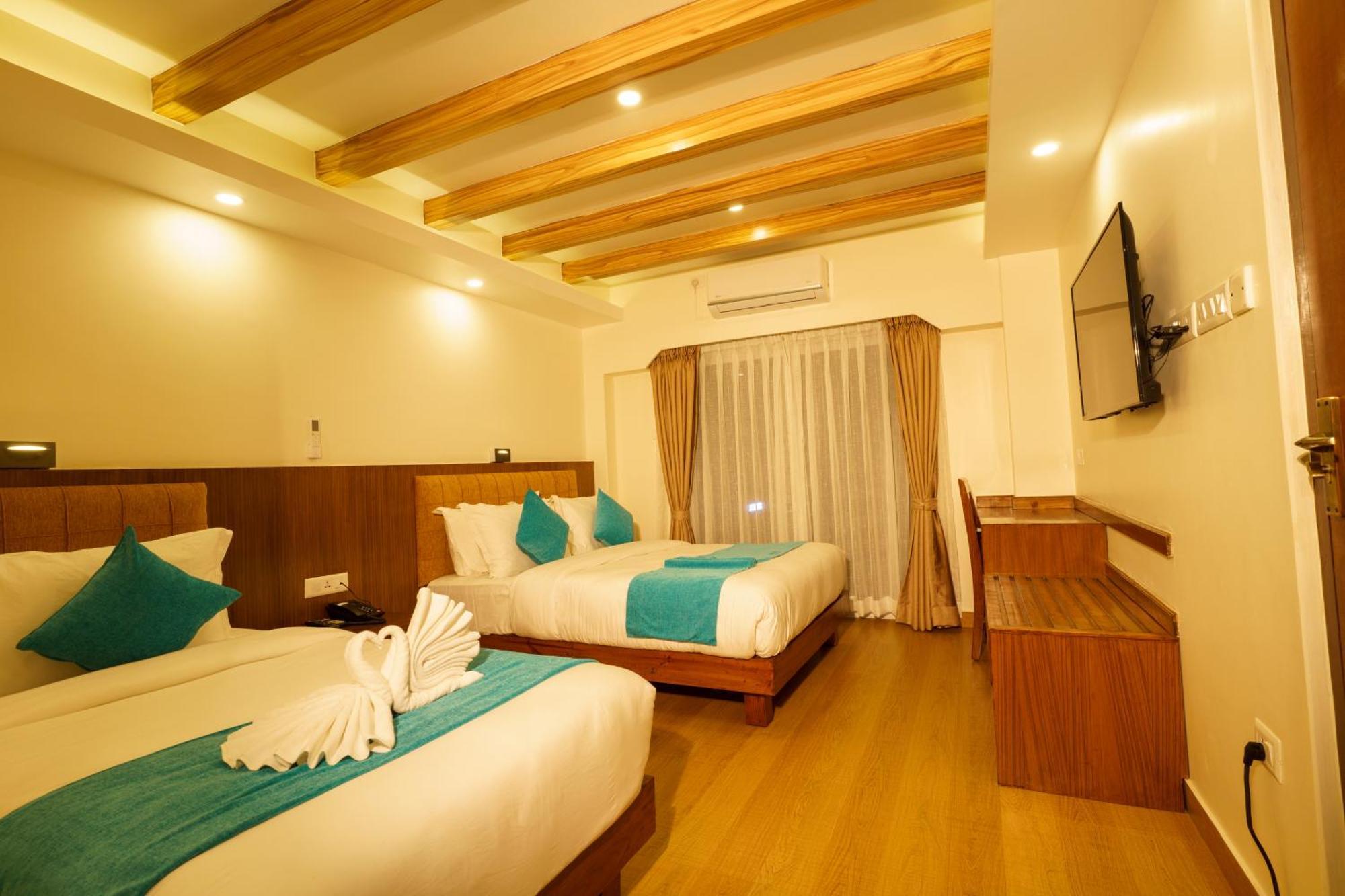 Hotel Pokhara Alpine And Springs Esterno foto